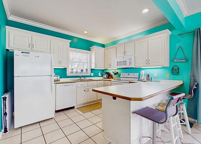Holiday home Bright With Decks Wifi Ac Laundry & Shared Pool Dock - Walk To The