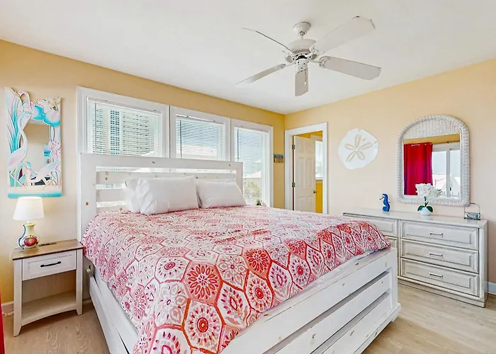Holiday home Bright With Decks Wifi Ac Laundry & Shared Pool Dock - Walk To The