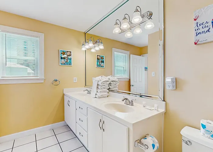 Bright With Decks Wifi Ac Laundry & Shared Pool Dock - Walk To The * Gulf Shores