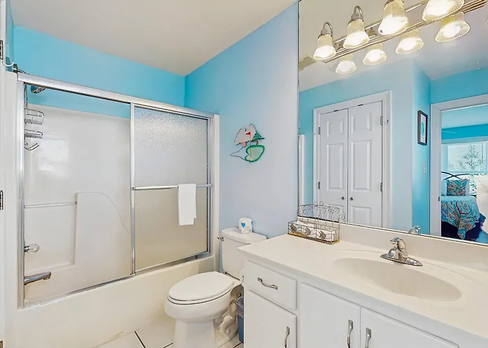 Bright With Decks Wifi Ac Laundry & Shared Pool Dock - Walk To The Holiday home *