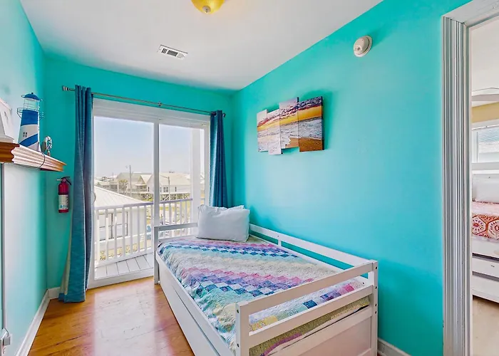 Bright With Decks Wifi Ac Laundry & Shared Pool Dock - Walk To The Holiday home *